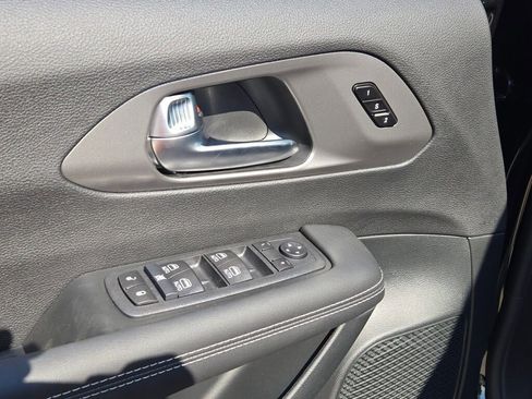 New 2026 Chrysler Pacifica Select image 23