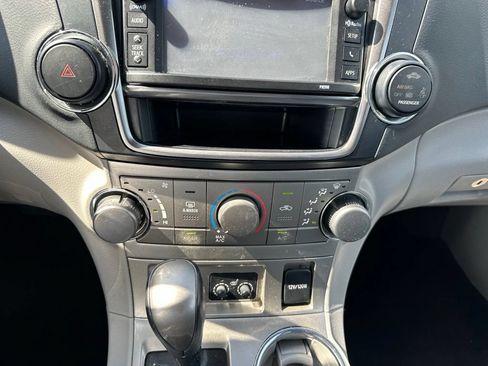 Used 2013 Toyota Highlander SE FWD image 29