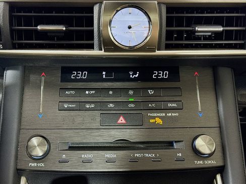 Used 2019 Lexus IS 300 AWD image 15