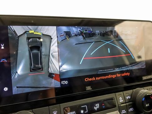 Used 2025 Toyota Grand Highlander AWD image 17