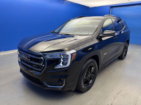 Used 2023 GMC Terrain AT4 image 4
