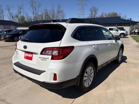 Used 2017 Subaru Outback 2.5i Premium AWD/4WD image 8