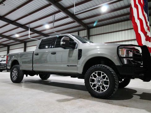 Used 2020 Ford F350 Lariat w/ Lariat Ultimate Package AWD/4WD image 17