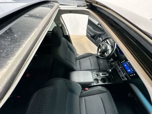 Used 2017 Subaru Outback 2.5i Premium AWD/4WD image 6