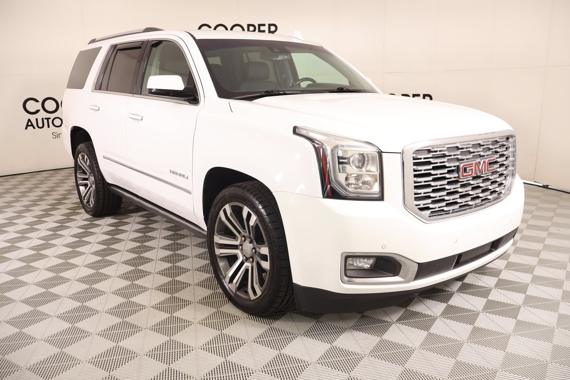 Used 2018 GMC Yukon Denali w/ Denali Ultimate Package AWD/4WD image 1
