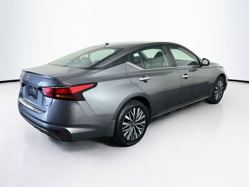 Used 2023 Nissan Altima 2.5 SV AWD/4WD image 9
