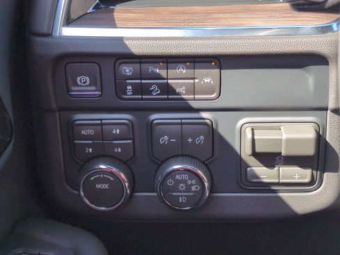 New 2026 Chevrolet Suburban LT w/ Comfort Package image 18