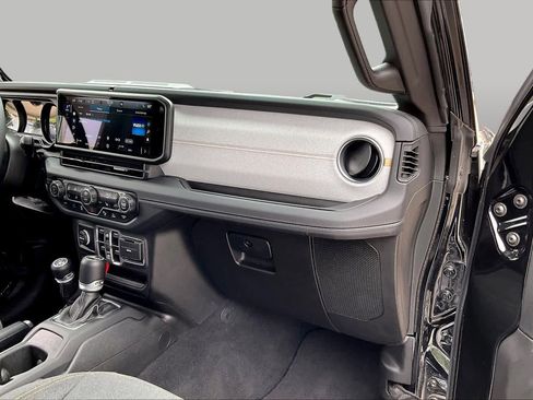 Used 2025 Jeep Wrangler Unlimited Sahara w/ Safety Group AWD/4WD image 17
