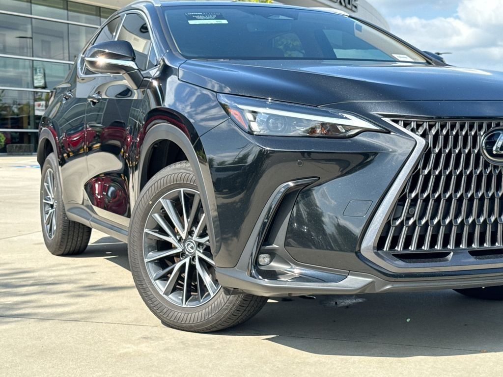 Used 2025 Lexus NX 250 FWD w/ Towing Package (2000 Lbs) image 9