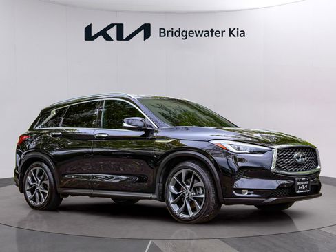 Used 2019 INFINITI QX50 Essential w/ Sensory Package AWD/4WD image 2