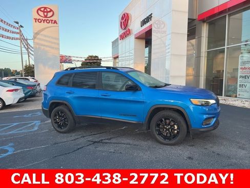 Used 2023 Jeep Cherokee Altitude Lux image 2