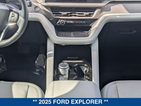 Used 2025 Ford Explorer Platinum w/ Ultimate Package AWD/4WD image 20