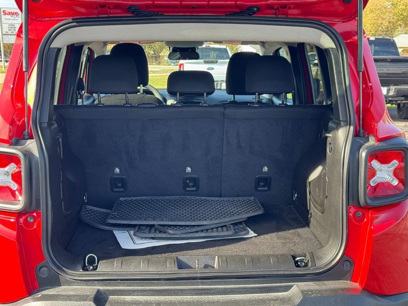 Used 2023 Jeep Renegade Latitude AWD/4WD image 4
