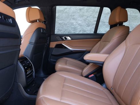 Used 2021 BMW X7 xDrive40i w/ Executive Package image 14
