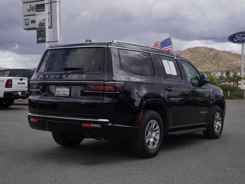 Used 2023 Jeep Wagoneer 2WD image 4