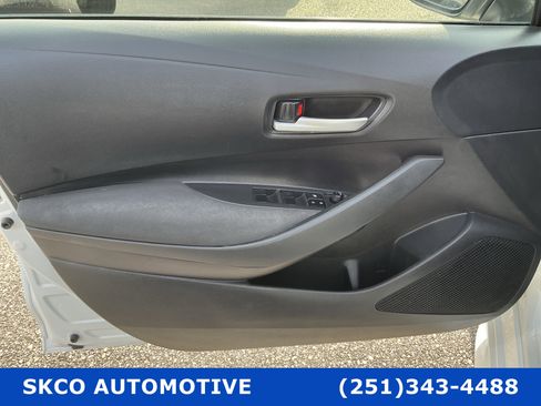 Used 2021 Toyota Corolla LE image 12
