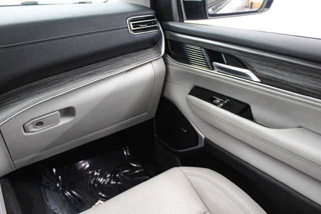 Used 2024 Jeep Wagoneer L Series II w/ Flexible Seating Group RWD image 28