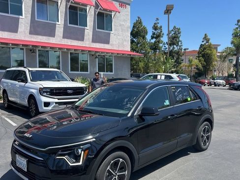 Used 2025 Kia Niro LX FWD image 1