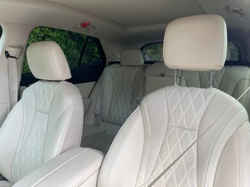 Used 2023 Buick Envision Avenir AWD/4WD image 31