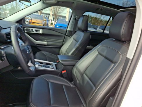 Used 2023 Ford Explorer XLT w/ Equipment Group 202A image 24