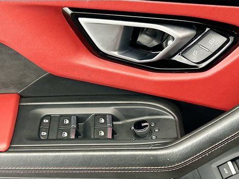 Used 2022 Lamborghini Urus AWD/4WD image 22