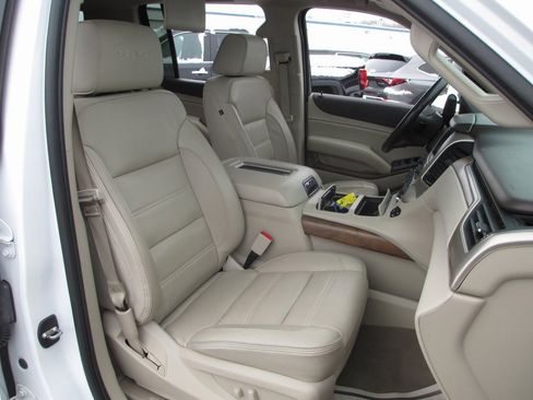 Used 2020 GMC Yukon XL Denali w/ Open Road Package image 24