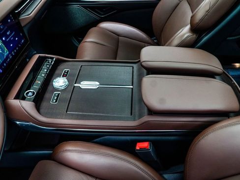 Used 2025 Lincoln Navigator Reserve image 22