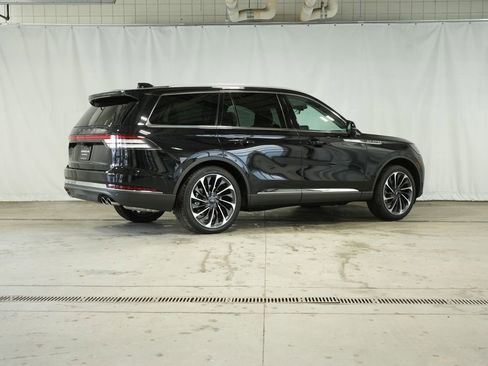 Used 2025 Lincoln Aviator Reserve w/ Equipment Group 201A image 5