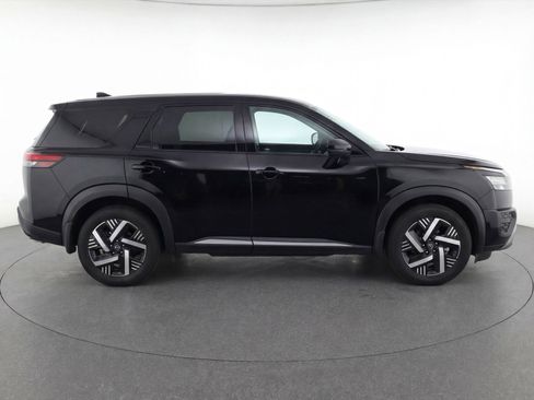 Used 2025 Nissan Kicks SV FWD image 11