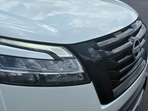 Used 2023 Nissan Pathfinder SL w/ SL Premium Package AWD/4WD image 6