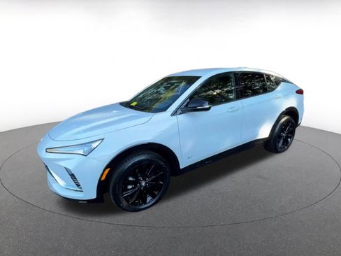 Used 2025 Buick Envista Sport Touring image 8