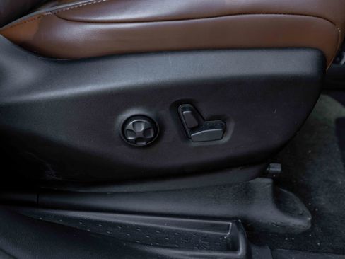 Used 2019 Chrysler Pacifica Limited w/ Tire & Wheel Group image 64