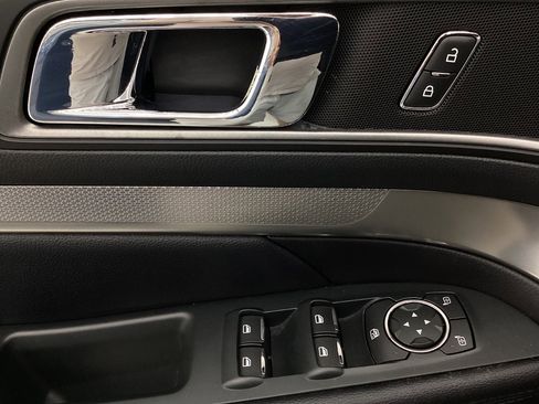 Used 2018 Ford Explorer XLT w/ Equipment Group 201A image 39