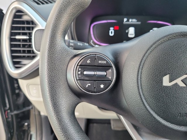 Used 2025 Kia Soul LX w/ LX Technology Package FWD image 22