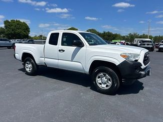 Used 2019 Toyota Tacoma SR video 1