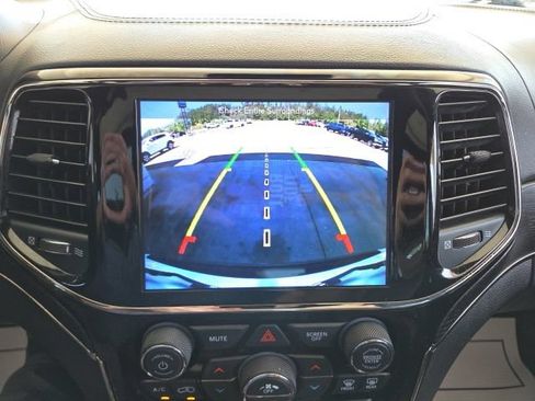 Used 2019 Jeep Grand Cherokee High Altitude AWD/4WD image 18