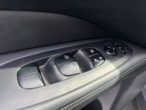 Used 2017 Nissan Pathfinder Platinum w/ Family Entertainment Package image 17