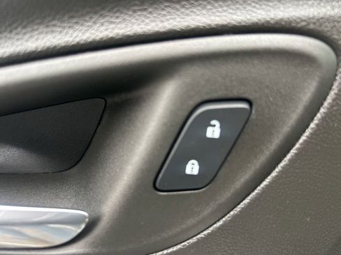 Used 2022 Buick Encore GX Select w/ Sport Touring Package image 16