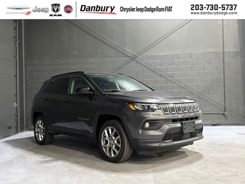 Used 2022 Jeep Compass Latitude w/ Sun and Sound Group AWD/4WD image 1