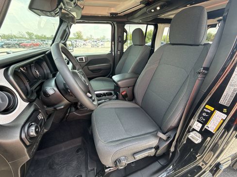 Used 2025 Jeep Wrangler Unlimited Sport AWD/4WD image 13