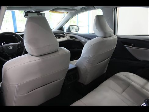 Used 2025 Toyota Camry XLE AWD/4WD image 16
