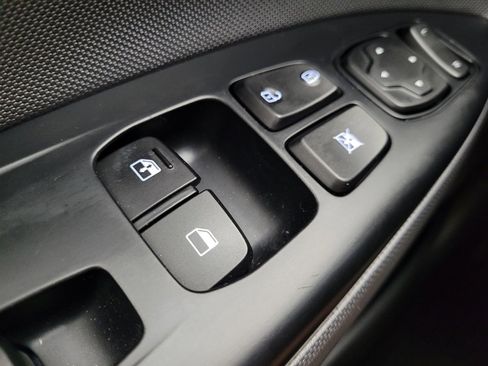 Used 2020 Hyundai Veloster 2.0 Premium image 27