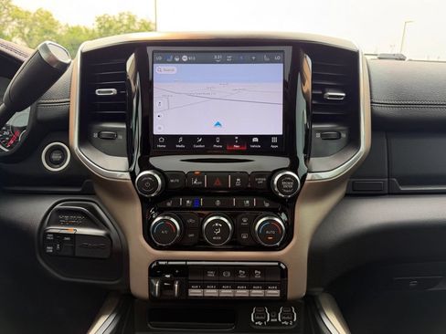 Used 2022 RAM 2500 Laramie AWD/4WD image 11