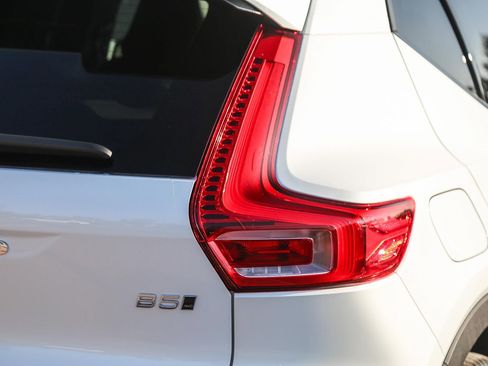 Certified 2025 Volvo XC40 B5 Ultra image 8