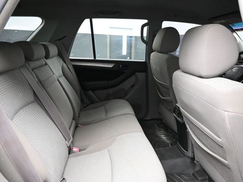 Used 2007 Toyota 4Runner SR5 AWD/4WD image 17