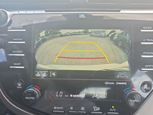 Used 2020 Toyota Camry XLE w/ Sunroof Package FWD image 21