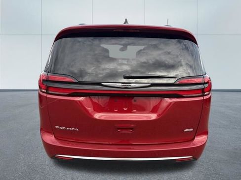 Used 2025 Chrysler Pacifica Pinnacle image 5