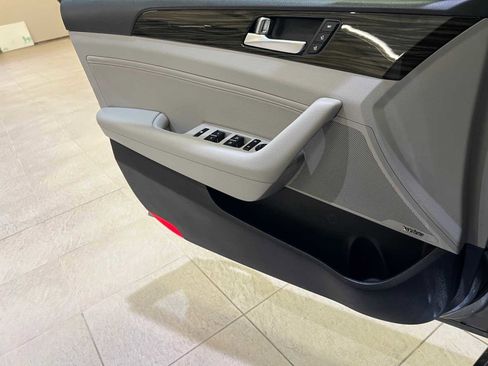 Used 2016 Hyundai Sonata Limited w/ Option Group 02 image 18