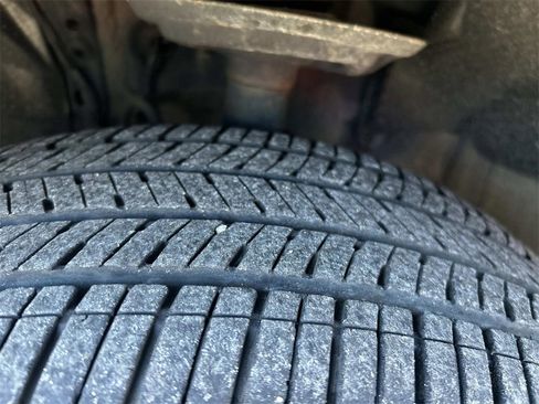 Used 2021 Toyota Venza XLE image 10