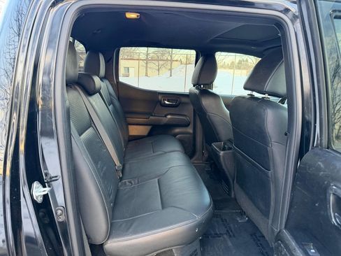 Used 2021 Toyota Tacoma TRD Off-Road w/ TRD Premium Off Road Package image 32